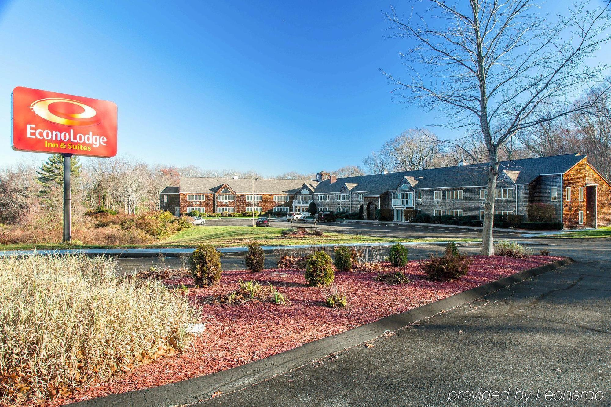 Econo Lodge Inn & Suites Groton Exteriör bild