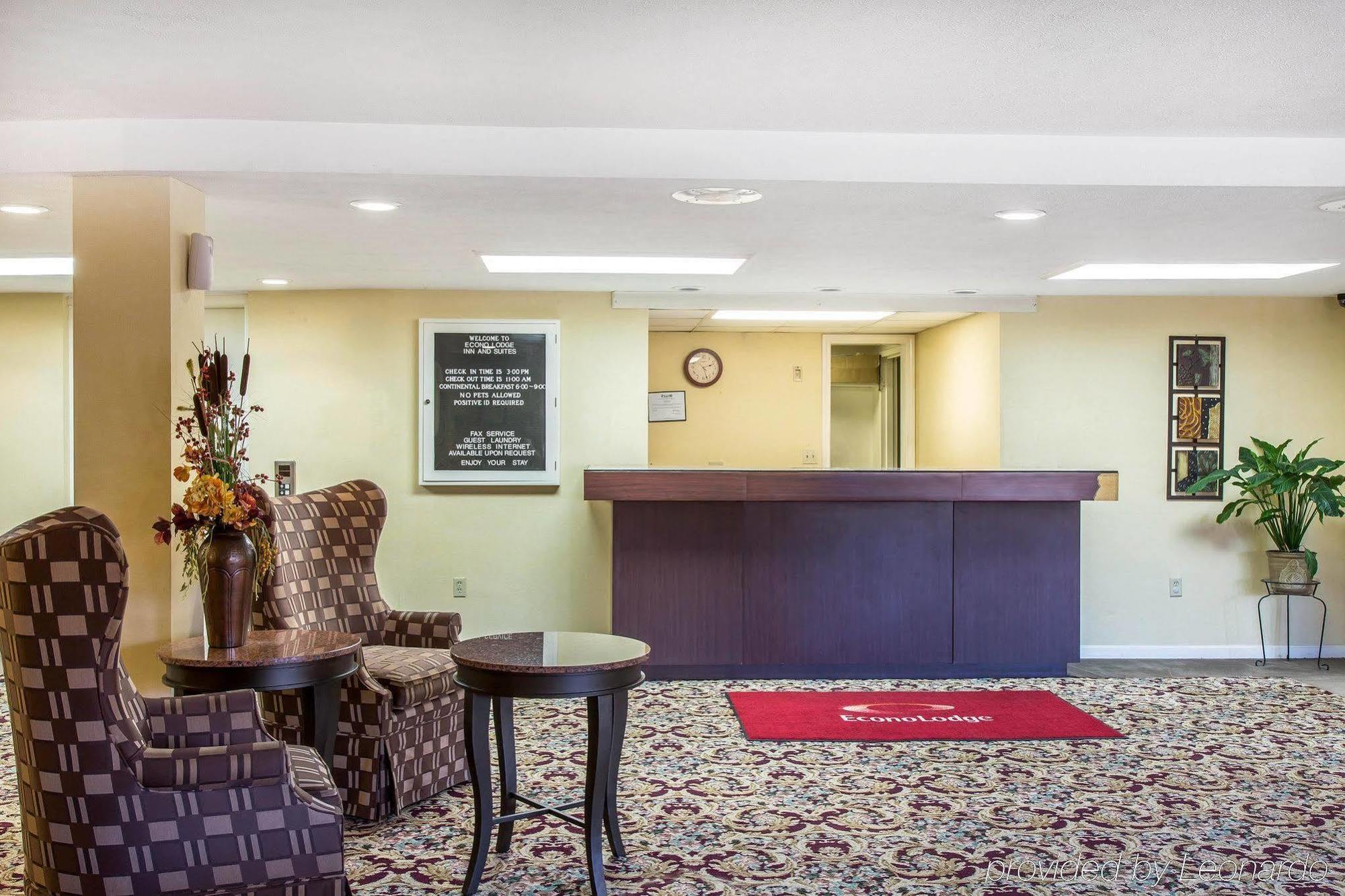 Econo Lodge Inn & Suites Groton Exteriör bild
