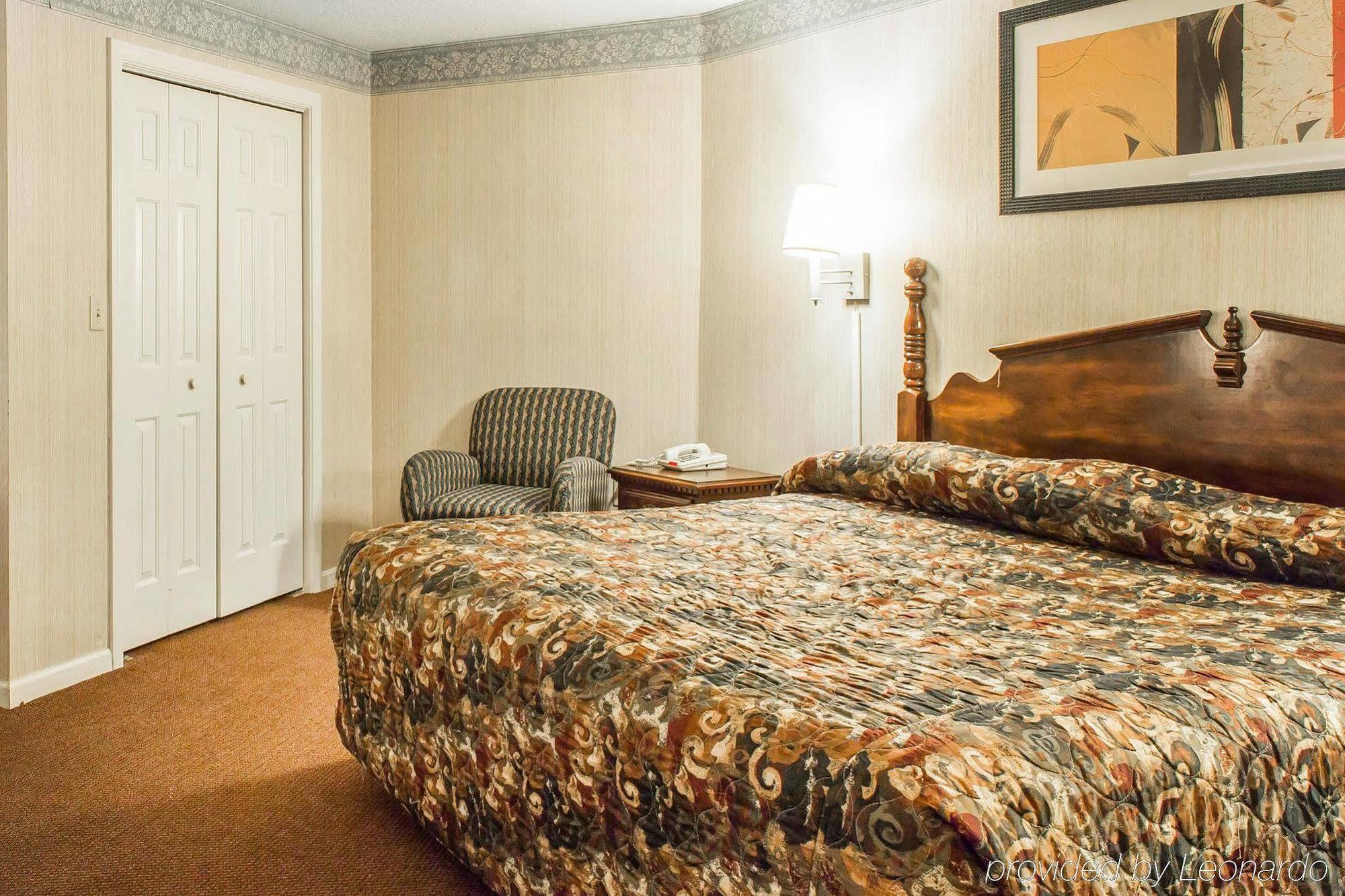 Econo Lodge Inn & Suites Groton Exteriör bild