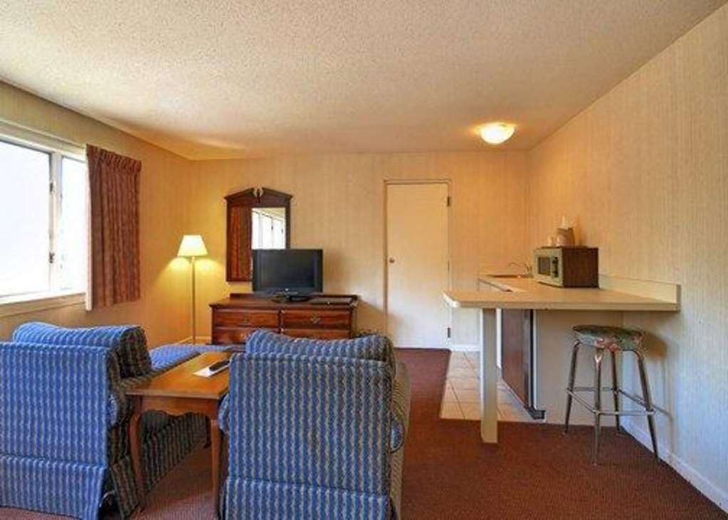 Econo Lodge Inn & Suites Groton Rum bild