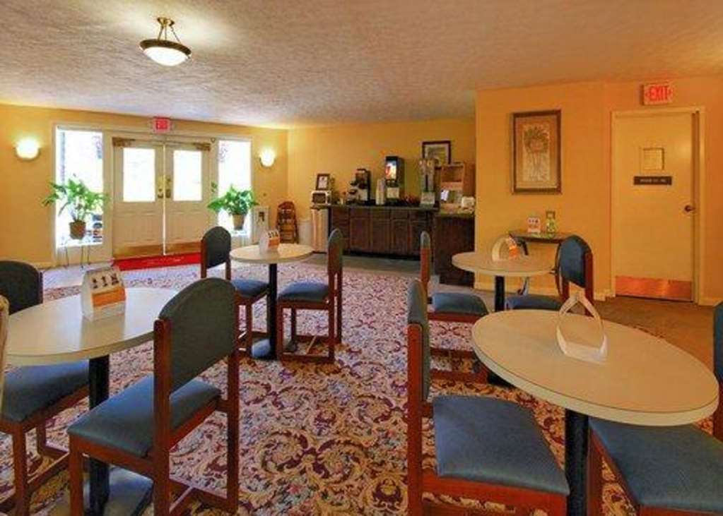 Econo Lodge Inn & Suites Groton Restaurang bild