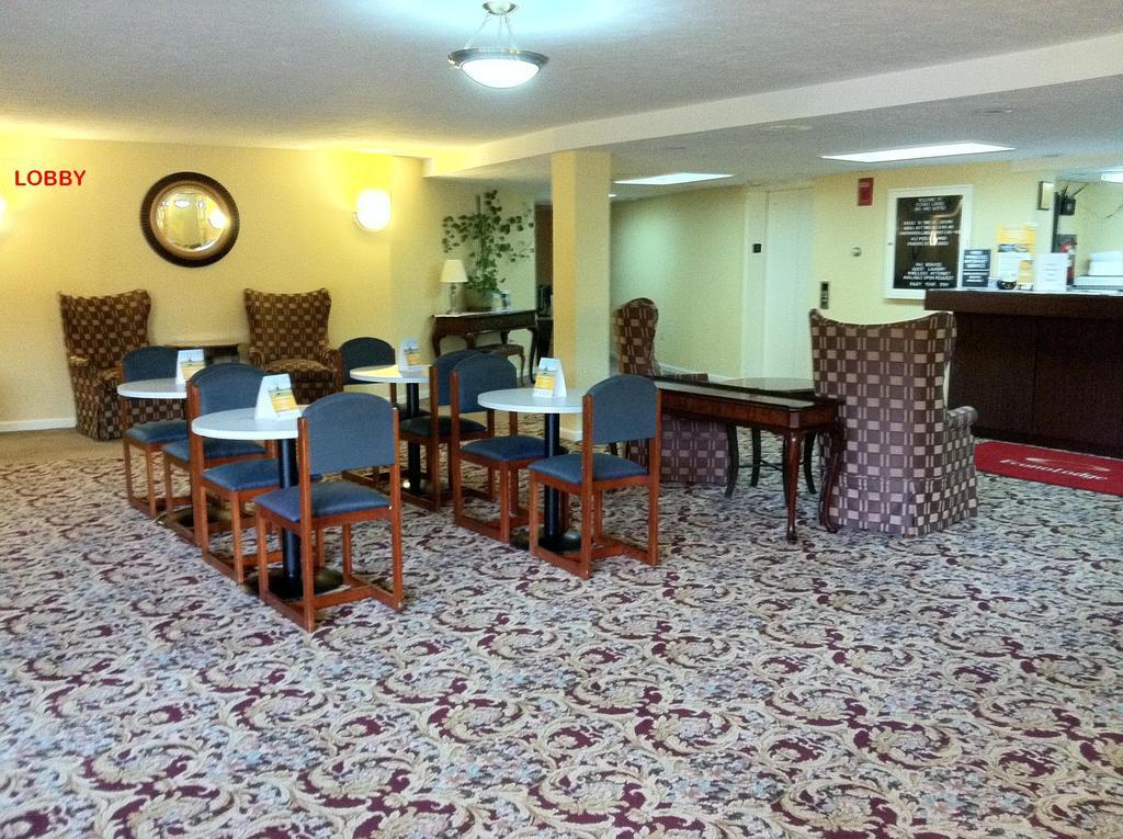 Econo Lodge Inn & Suites Groton Exteriör bild